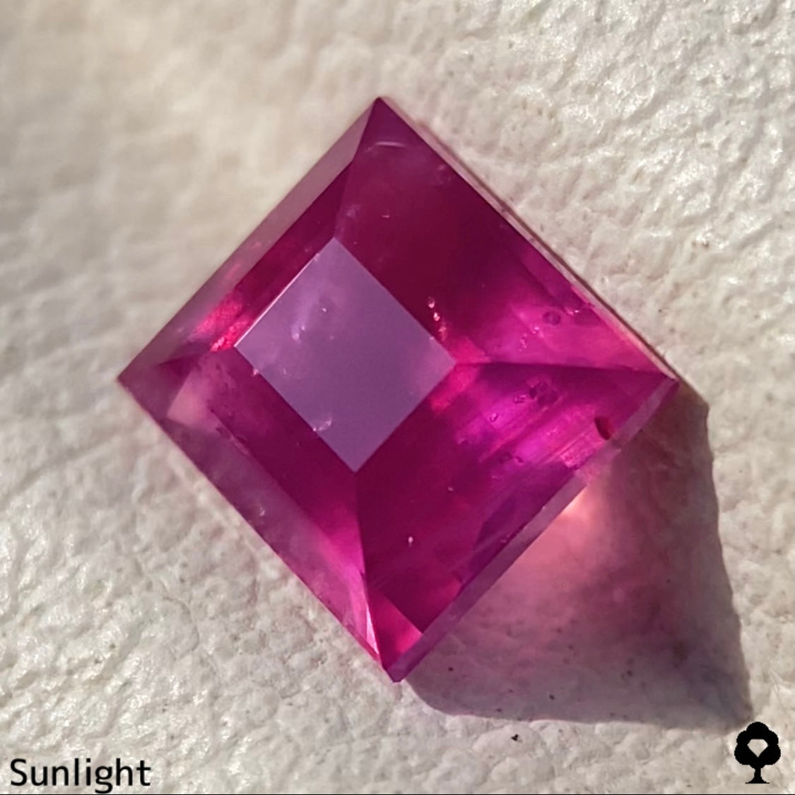 Burmese unheated ruby ​​0.944ct ★ Silky pink, cute, lean and sharp baguette