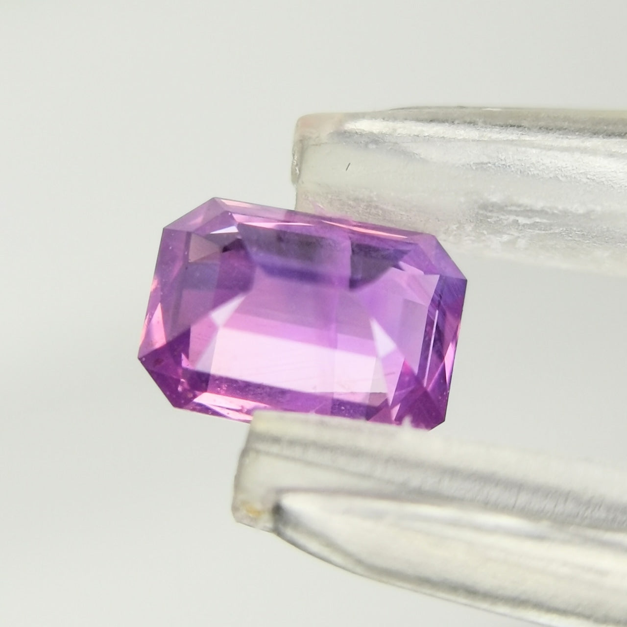 【Trial】“Pink Purple” Un-Heat Sapphire 0.414ct / Madagascar
