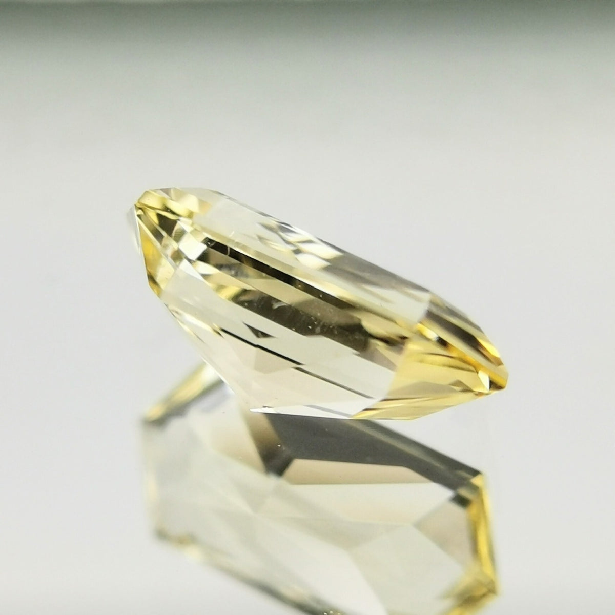 【Trial】Imperial Topaz 0.57ct / Brazil