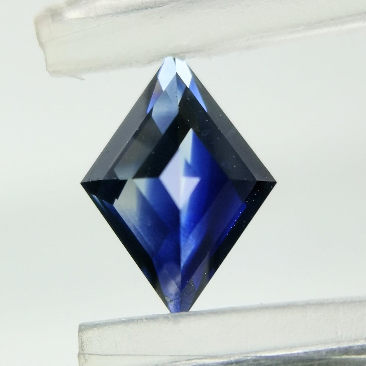 “Rhombus Cut” Burma Sapphire 0.492ct / Burma