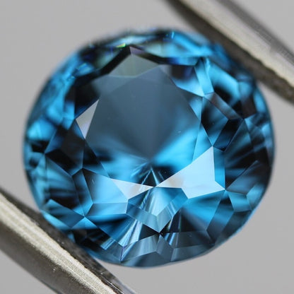 London Blue Topaz (cube-narikar cut) 7.82ct.