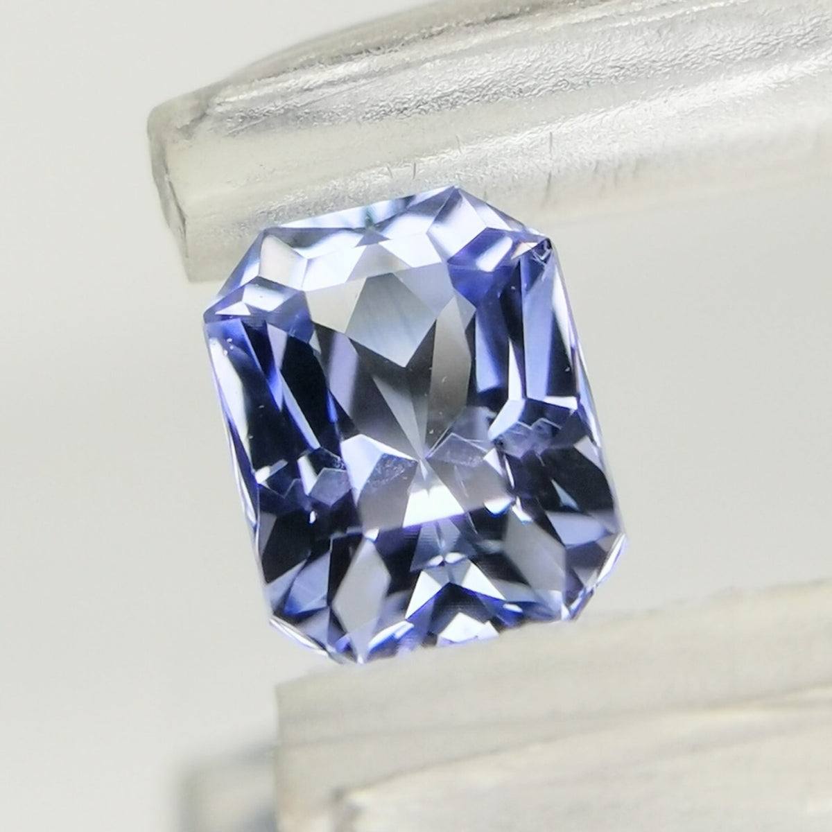 【Trial】Violetish Light Blue Sapphire 0.376ct / Sri Lanka