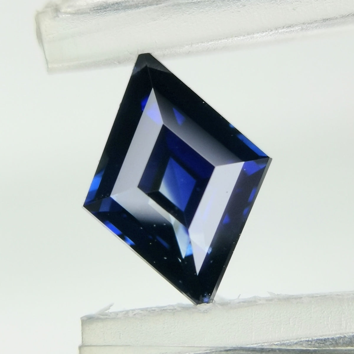 “Rhombus Cut” Burma Sapphire 0.492ct / Burma