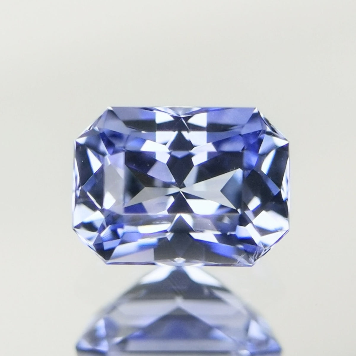 【Trial】Violetish Light Blue Sapphire 0.376ct / Sri Lanka