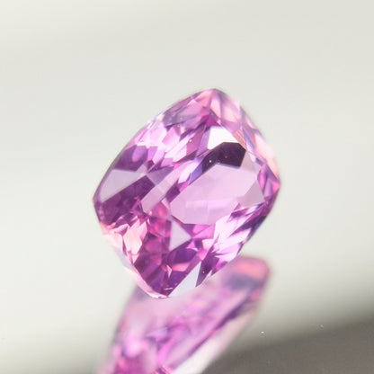 【Trial】“Pinkish Purple” Un-Heat Sapphire 0.384ct / Sri Lanka