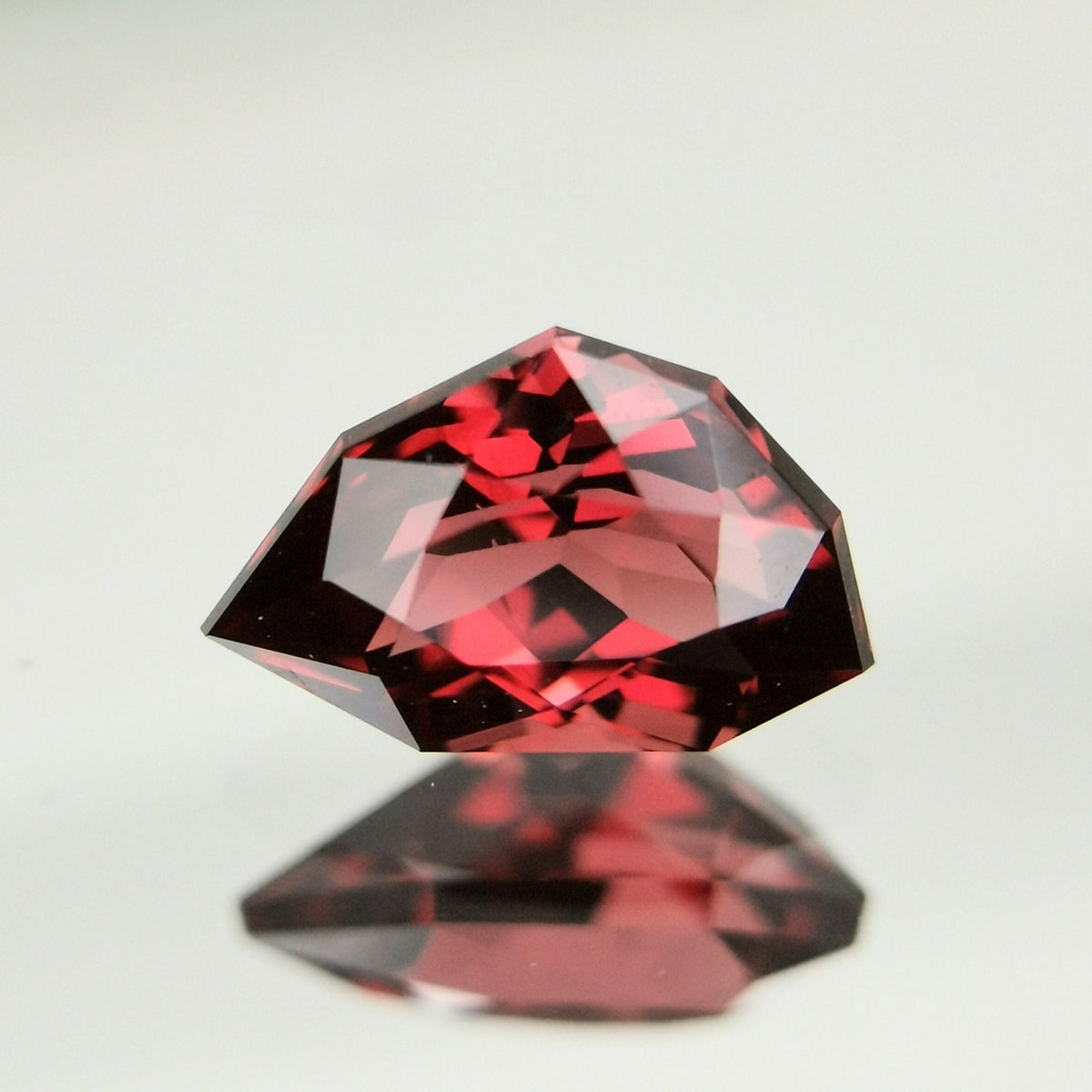 Reddish Orange Spinel 0.636ct / Burma