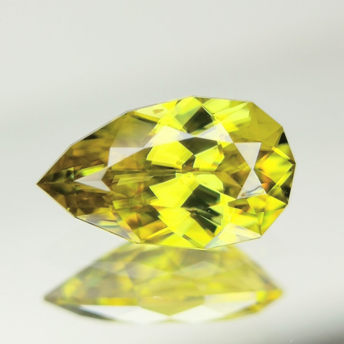 【Trial】Sphene 0.59ct / Madagascar