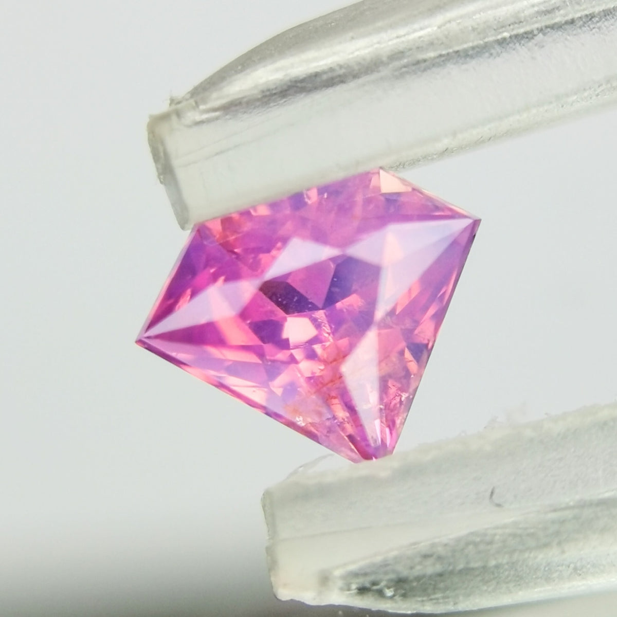 【Trial】“Gem Shape” Un-Heat Sapphire 0.254ct / Vietnam