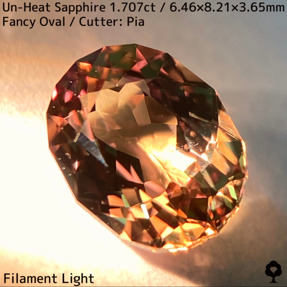 1.707ct unheated sapphire from Madagascar ★ The subtle greenish gold gives it a chic and gorgeous sparkle