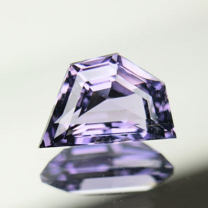 Violet Spinel 0.872ct / Madagascar