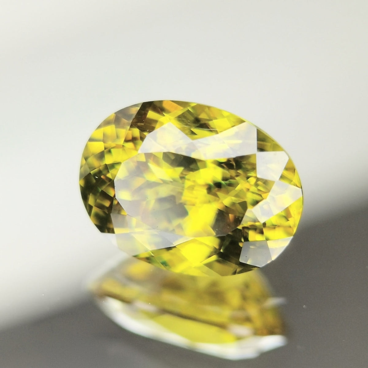 【Trial】Sphene 0.774ct / Madagascar