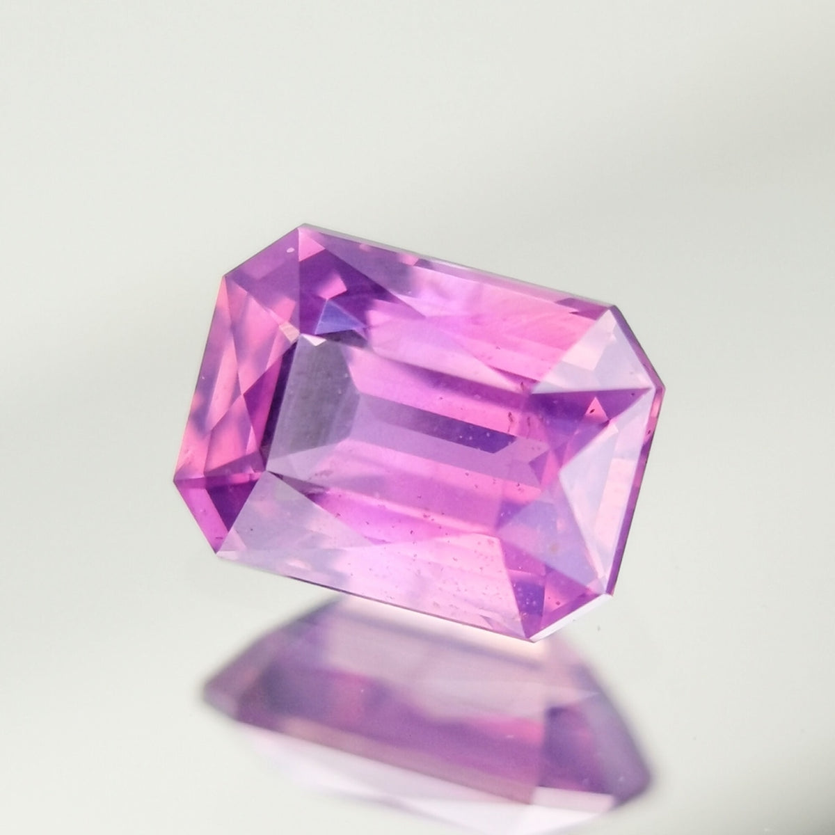 【Trial】“Pink Purple” Un-Heat Sapphire 0.414ct / Madagascar