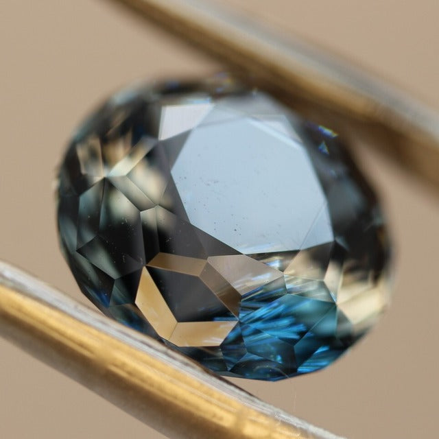 London Blue Topaz (cube-narikar cut) 7.82ct.