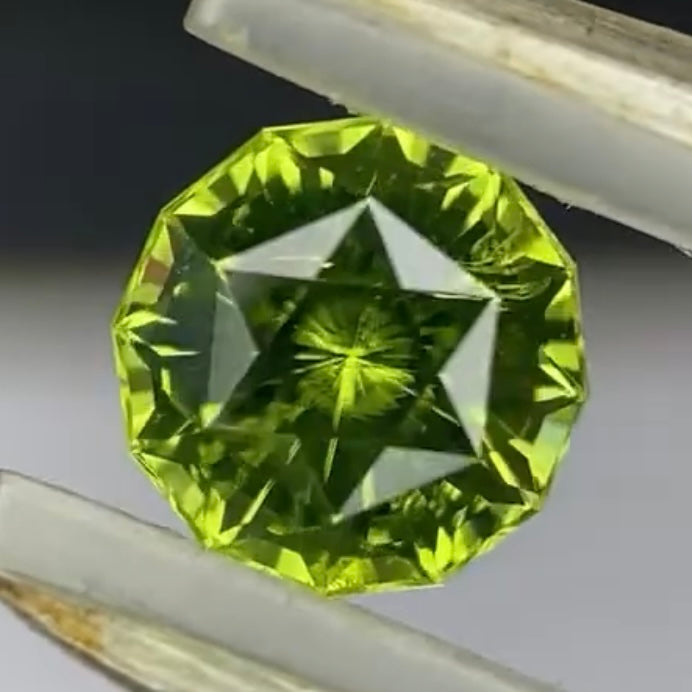 Peridot 1.00ct / Vietnam