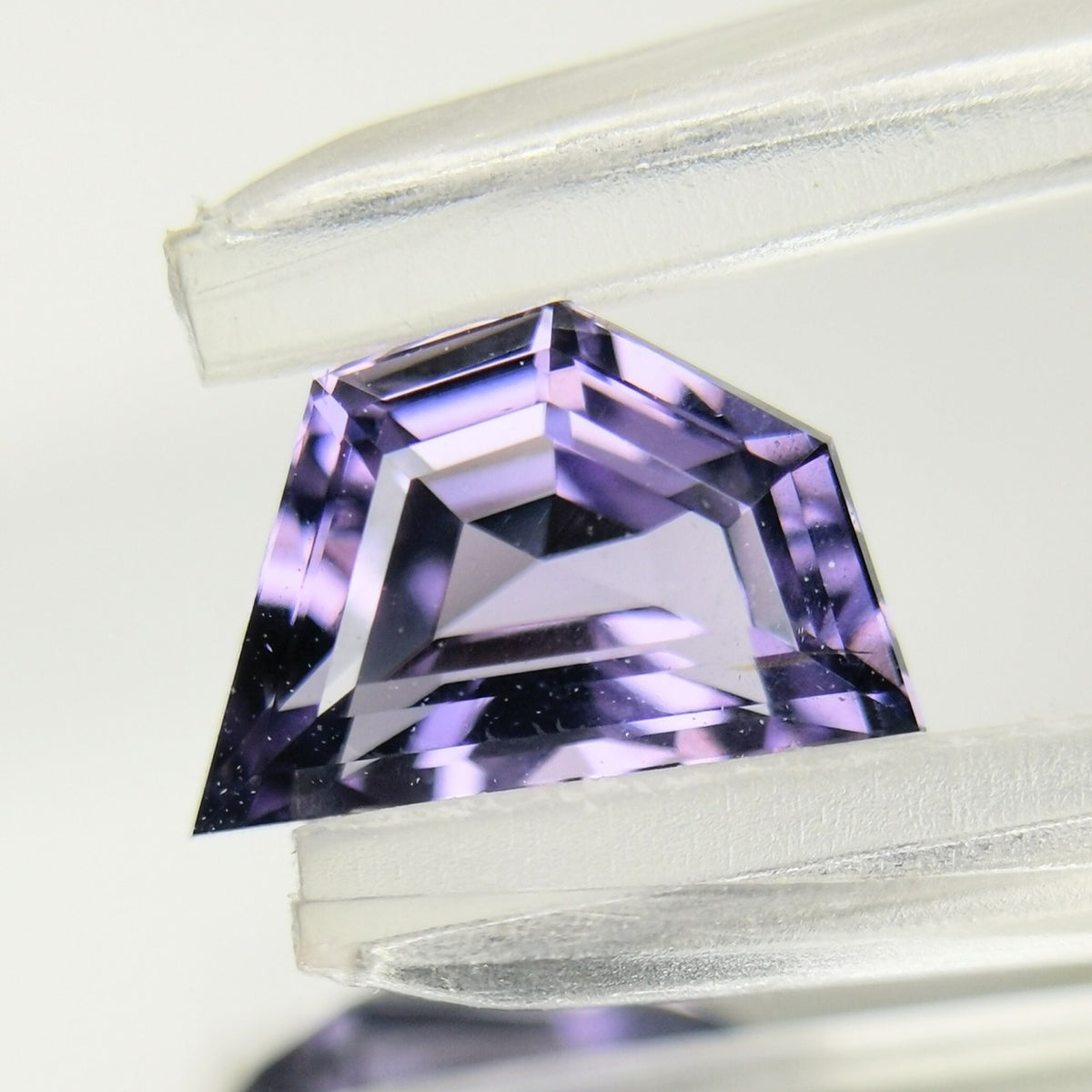 Violet Spinel 0.872ct / Madagascar