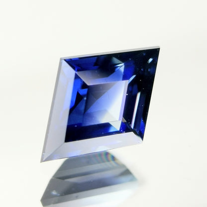 “Rhombus Cut” Burma Sapphire 0.492ct / Burma