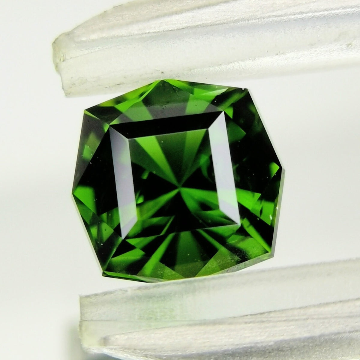 Chrome Tourmaline 0.770ct / Tanzania
