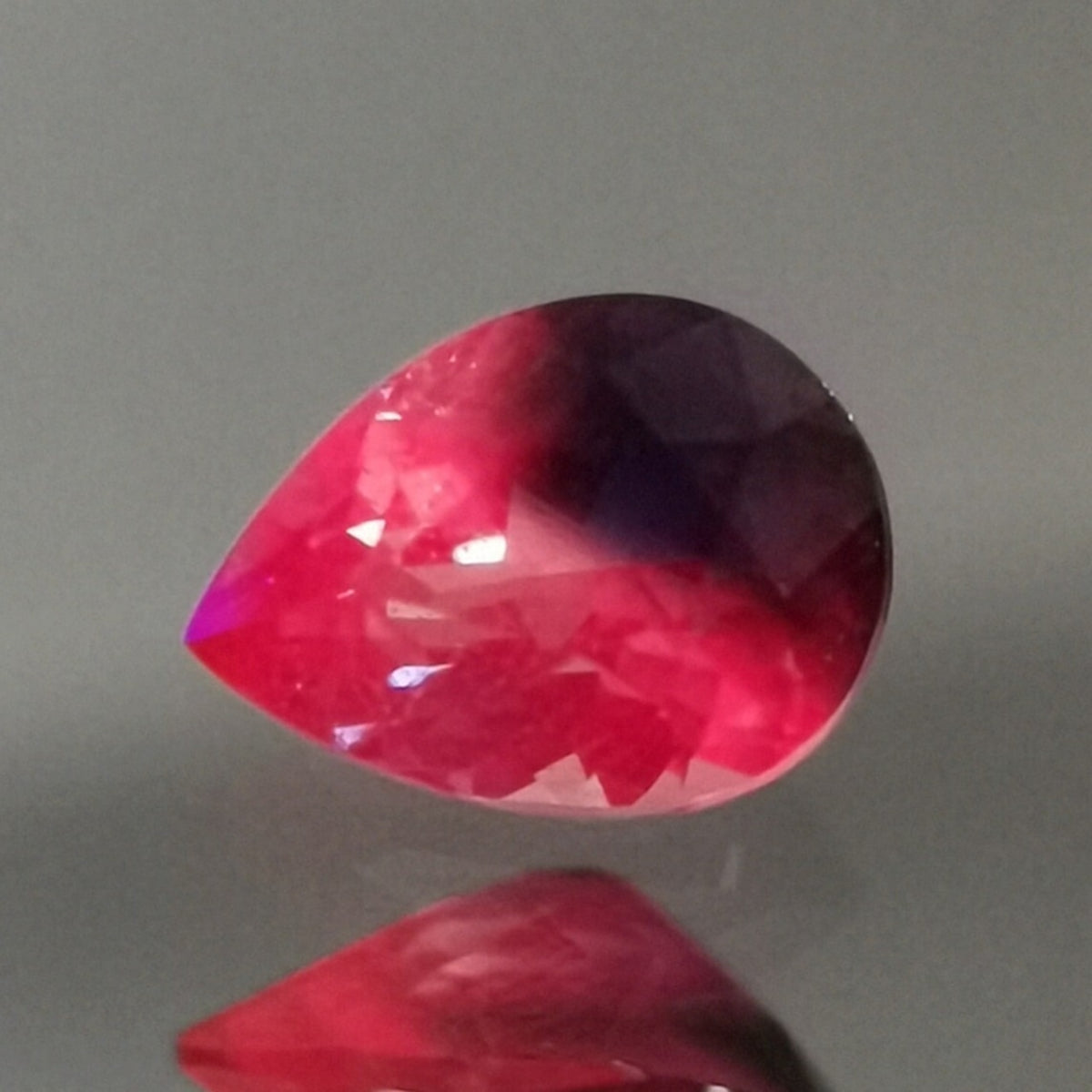 【Trial】Un-Heat Parti-Color Sapphire 0.169ct / Vietnam
