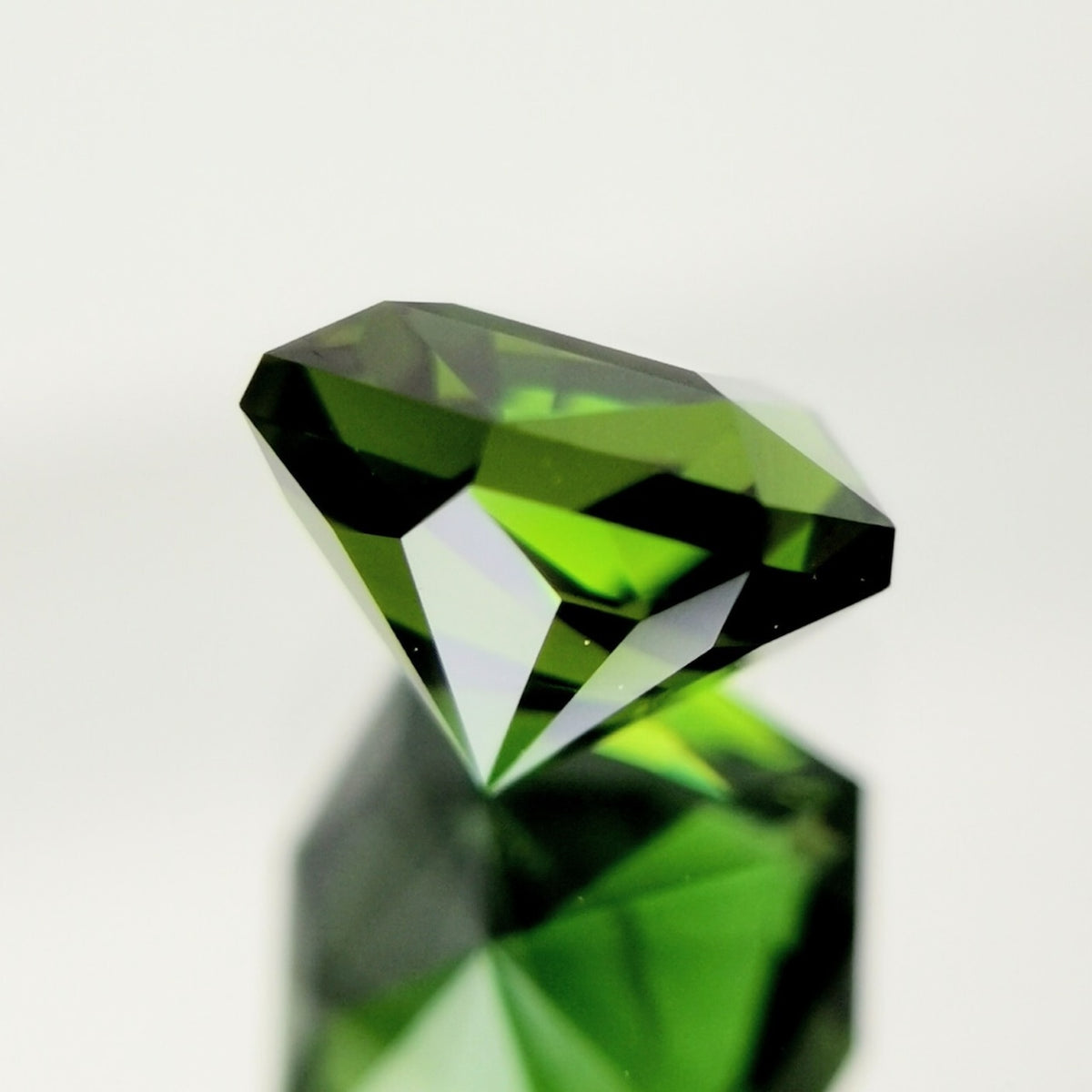Chrome Tourmaline 0.770ct / Tanzania