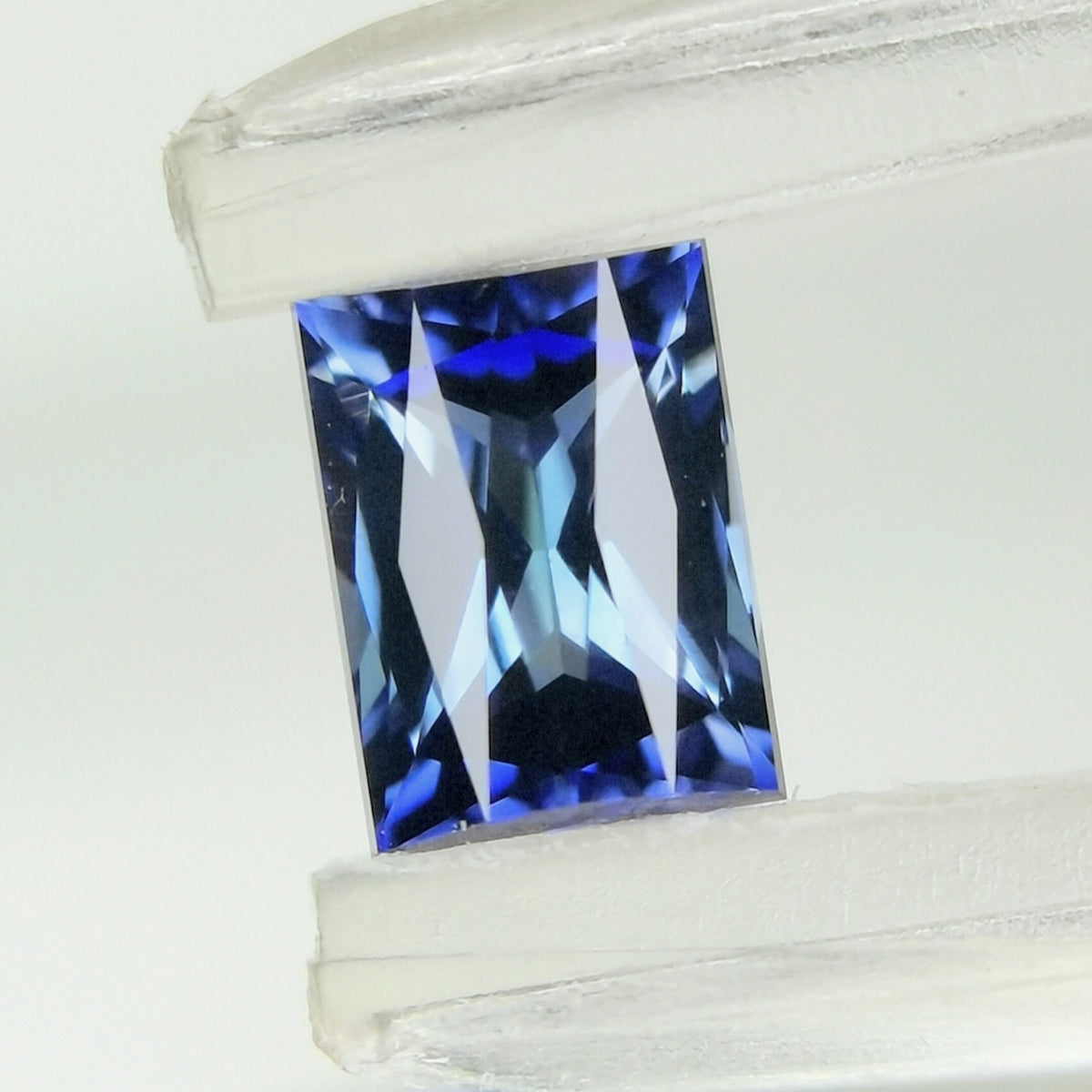 “Ayatori Cut” Un-Heat Sapphire 0.462ct / Vietnam