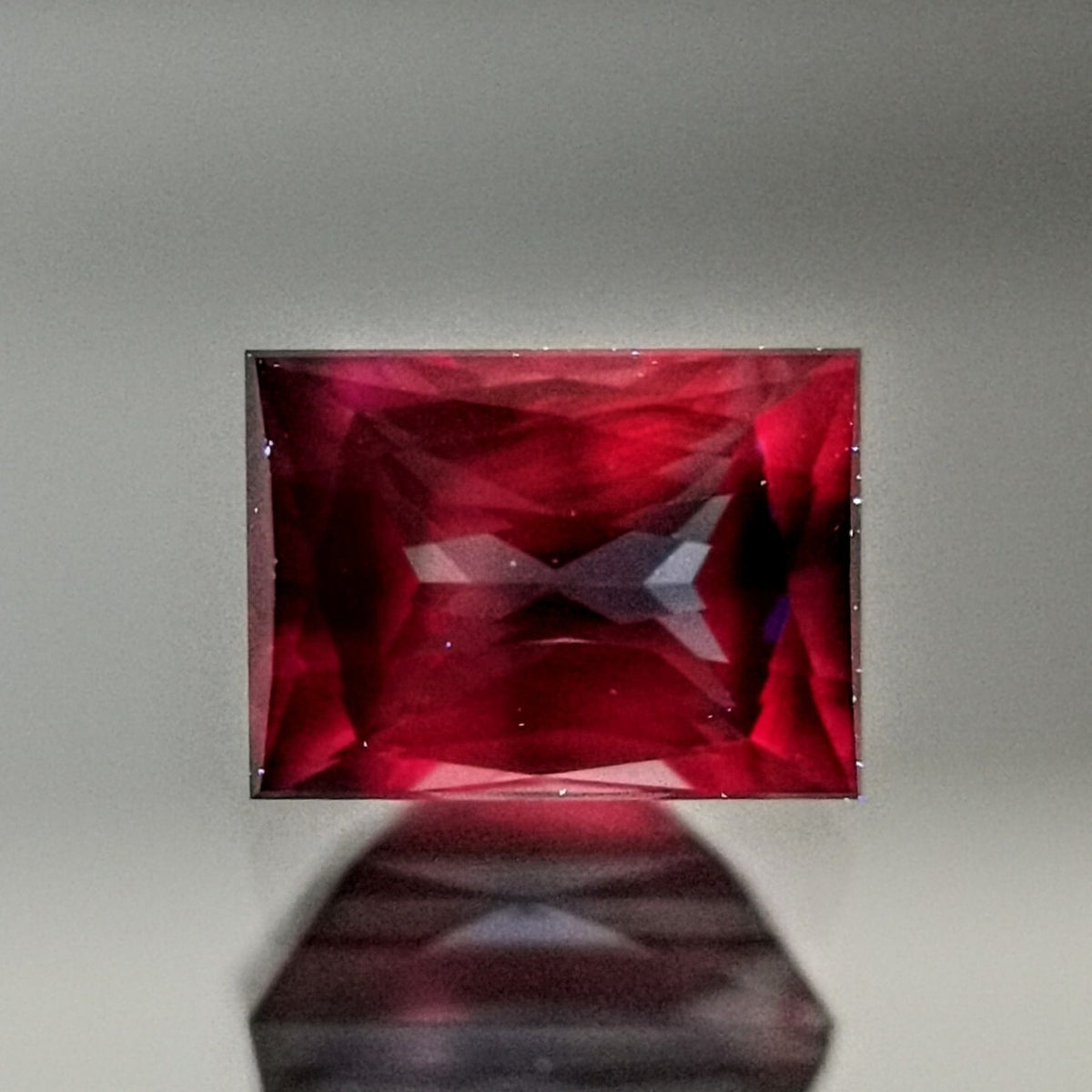 “Ayatori Cut” Un-Heat Sapphire 0.462ct / Vietnam