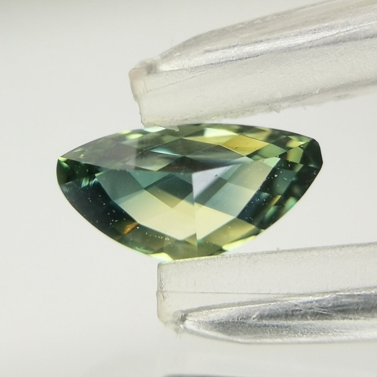 【Trial】“Chess Cut” Parti-Color Sapphire 0.444ct / Nigeria