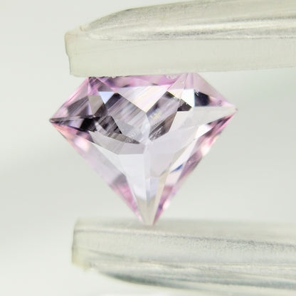 【Trial】“Gem Shape” Un-Heat Sapphire 0.576ct / Vietnam