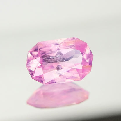 【Trial】“Misty Pinkish Purple” Un-Heat Sapphire 0.565ct / Vietnam