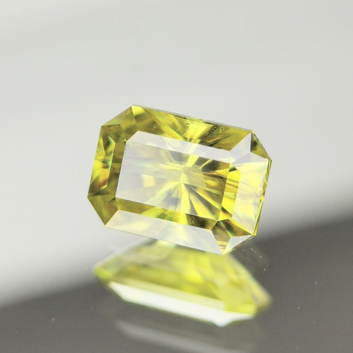【Trial】Sphene 0.53ct / Madagascar