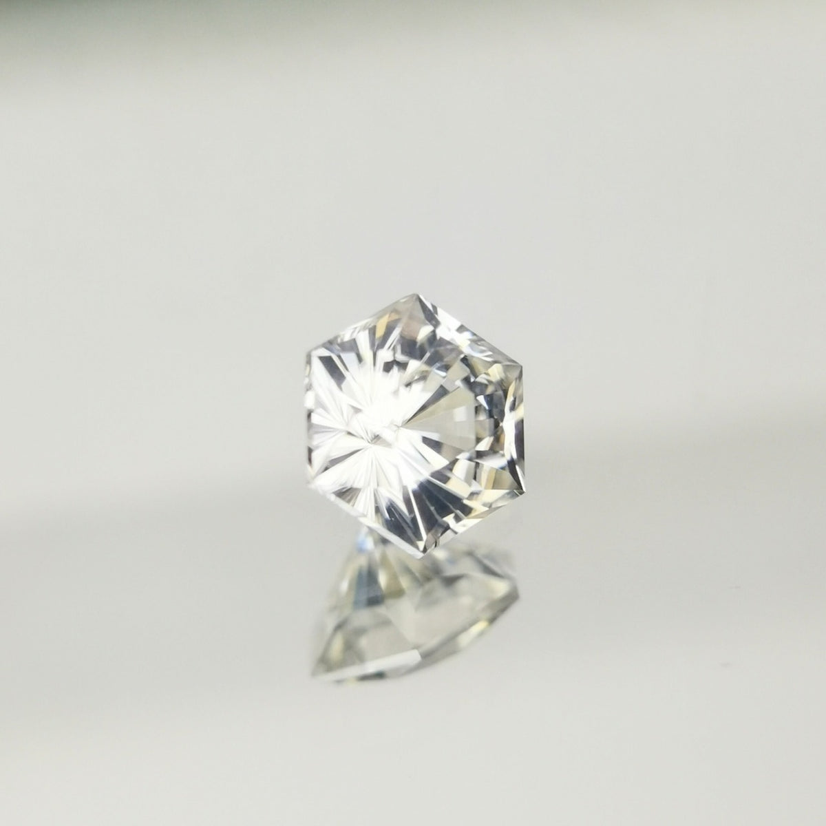 【Trial】“Snowflake” Colorless Zircon 0.39ct / Cambodia