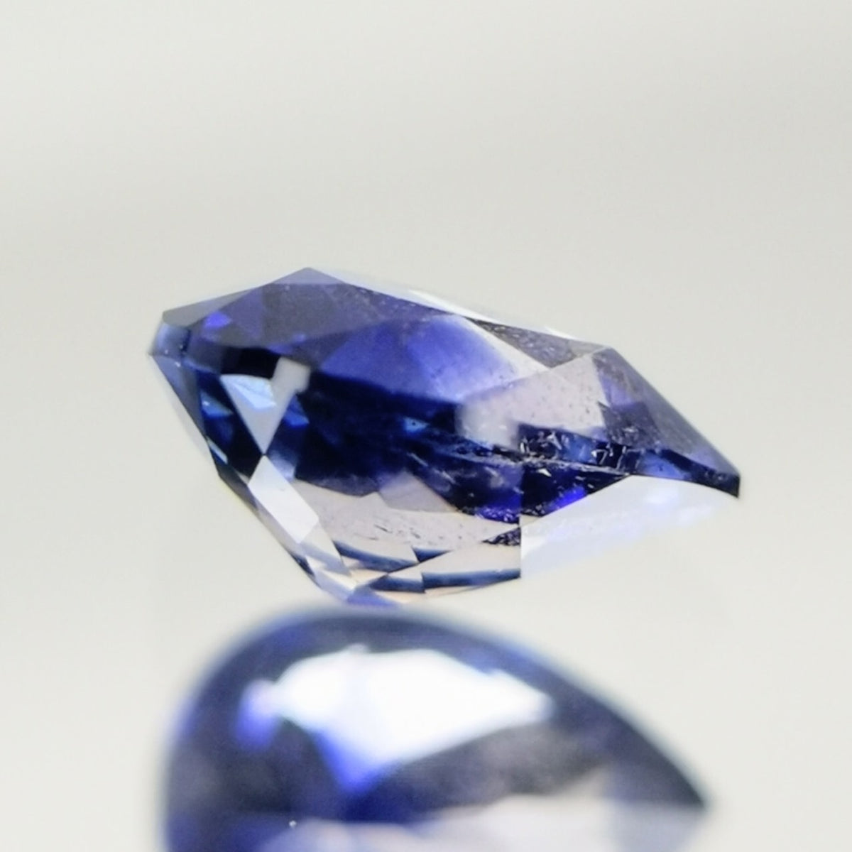 【Trial】Un-Heat Parti-Color Sapphire 0.169ct / Vietnam
