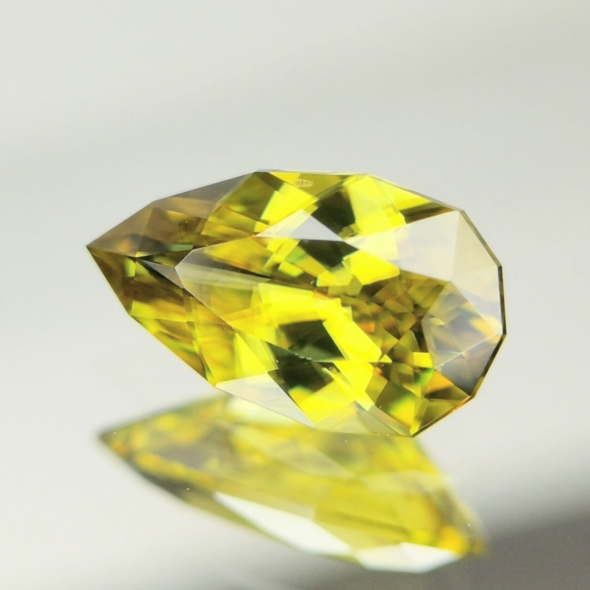 【Trial】Sphene 0.59ct / Madagascar