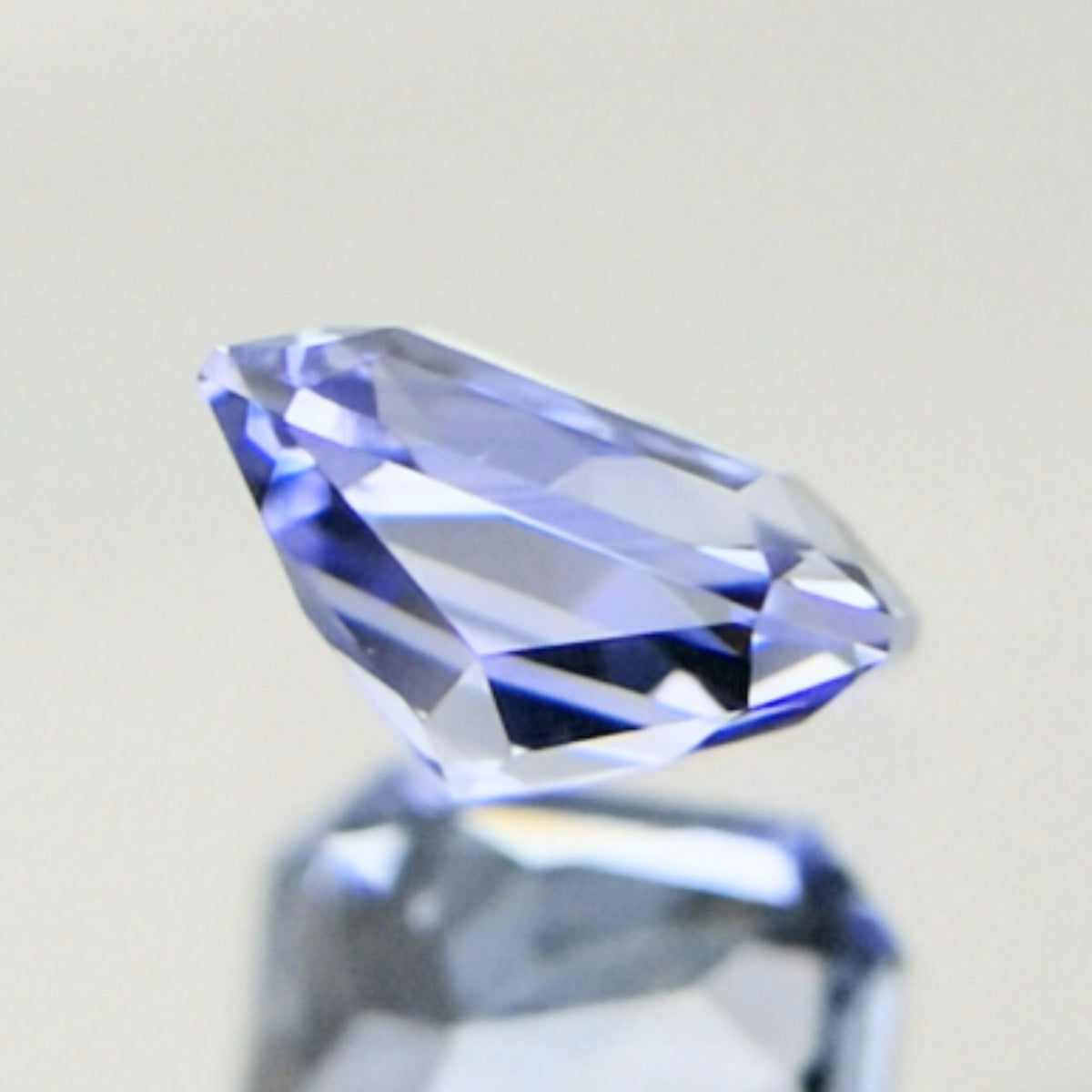 【Trial】Violetish Light Blue Sapphire 0.376ct / Sri Lanka