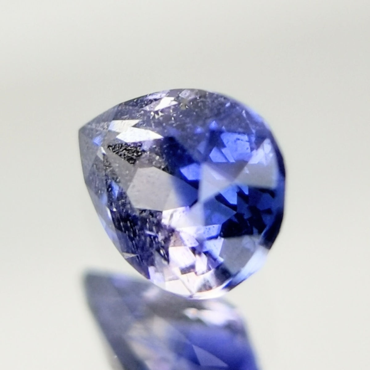 【Trial】Un-Heat Parti-Color Sapphire 0.169ct / Vietnam