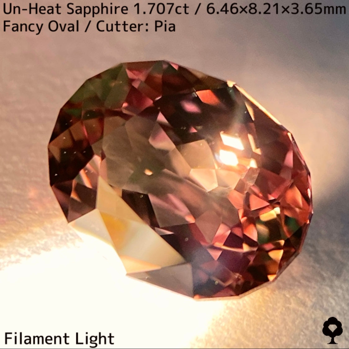 1.707ct unheated sapphire from Madagascar ★ The subtle greenish gold gives it a chic and gorgeous sparkle