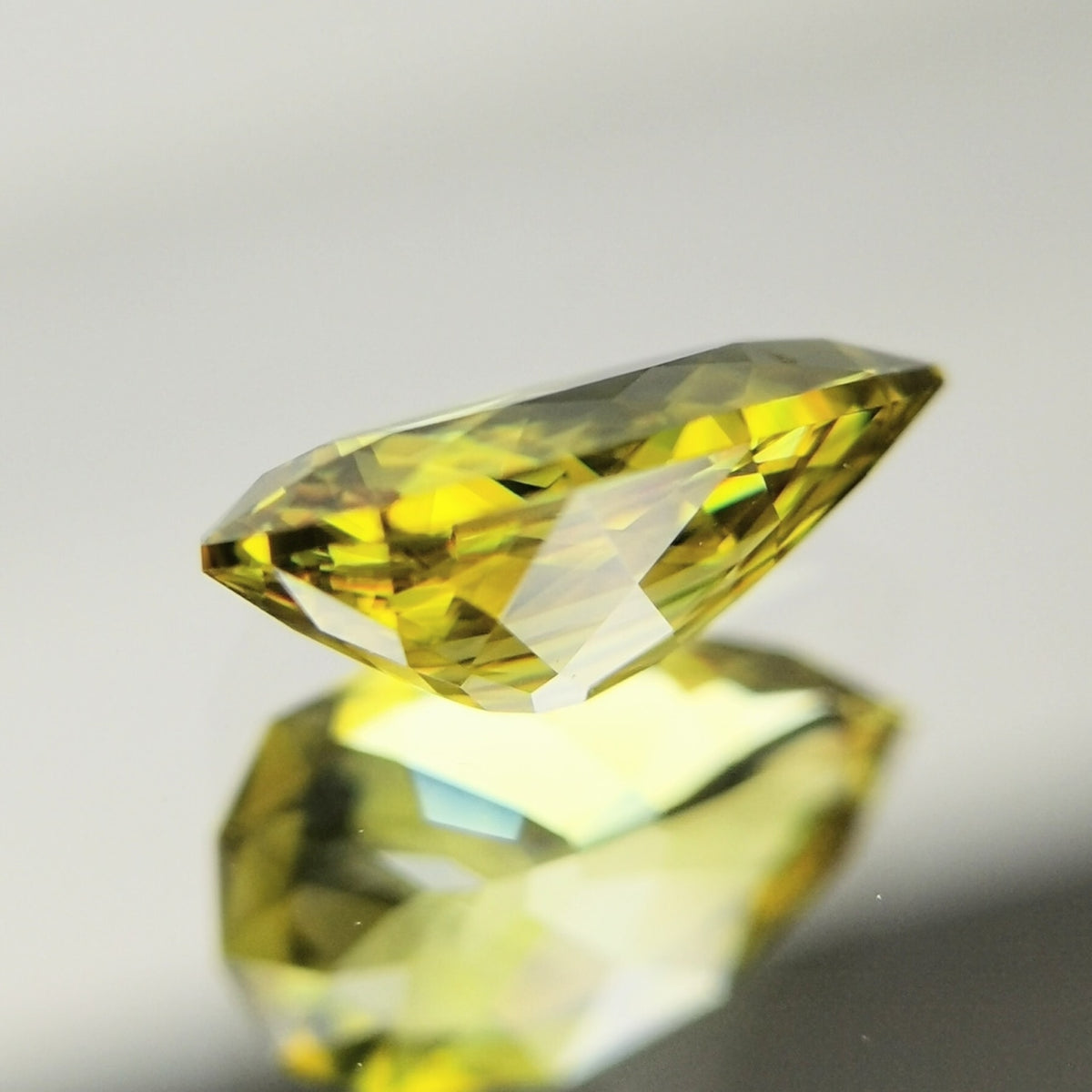【Trial】Sphene 0.59ct / Madagascar