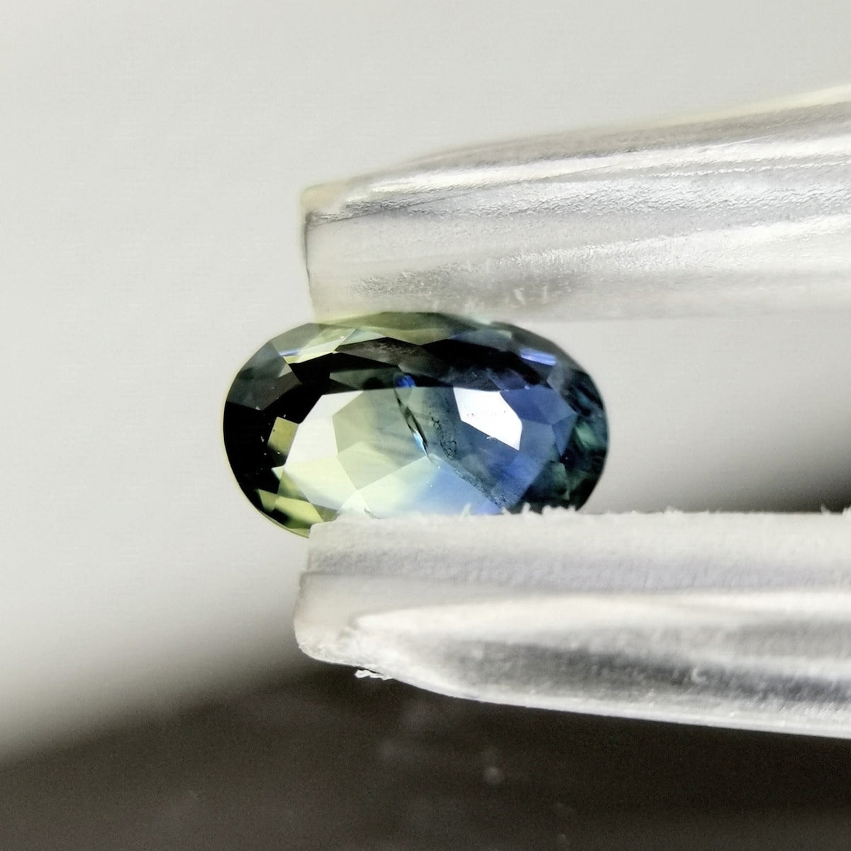 【Trial】Greenish Blue Sapphire 0.271ct / Vietnam