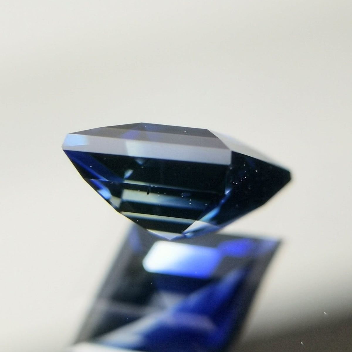 “Rhombus Cut” Burma Sapphire 0.492ct / Burma