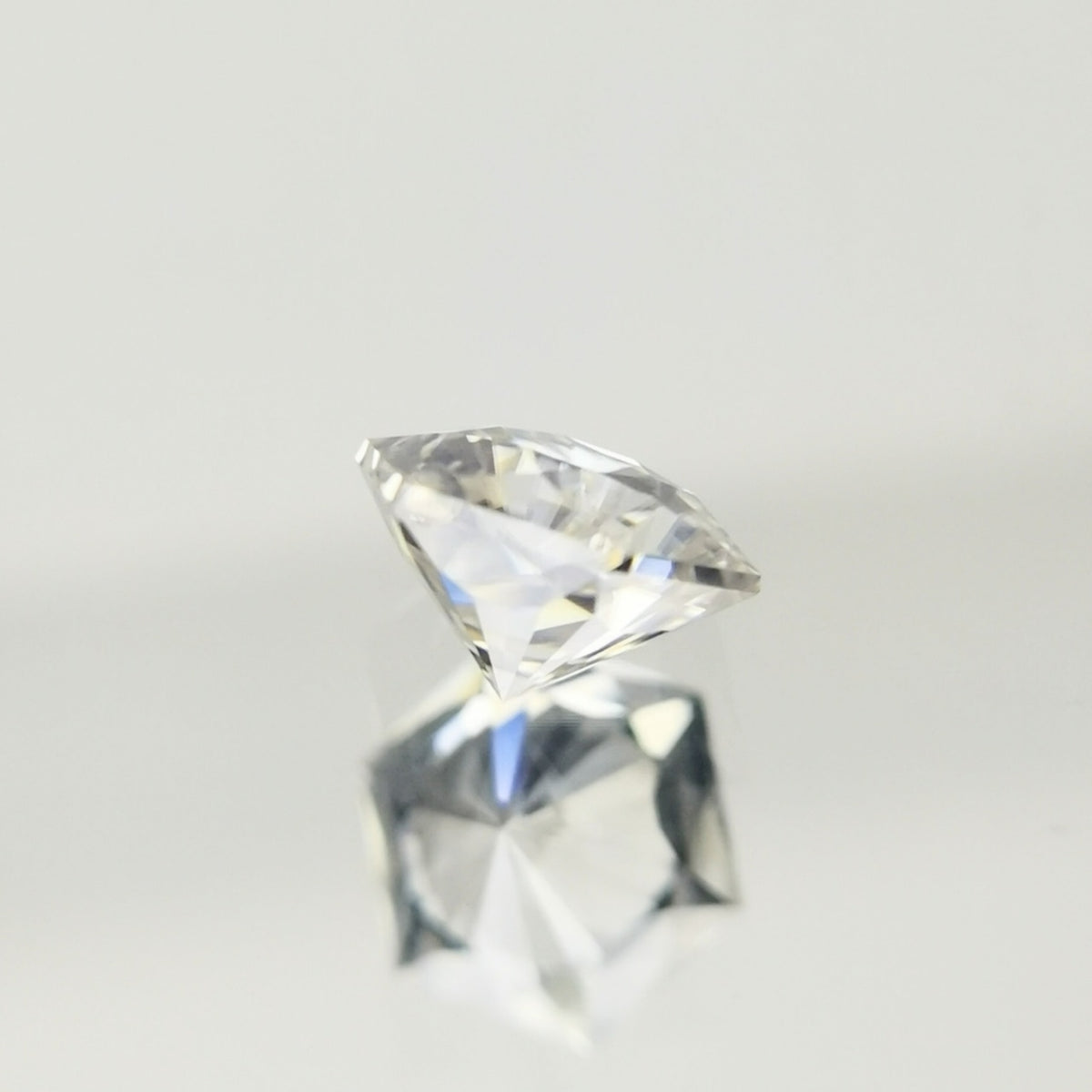 【Trial】“Snowflake” Colorless Zircon 0.39ct / Cambodia