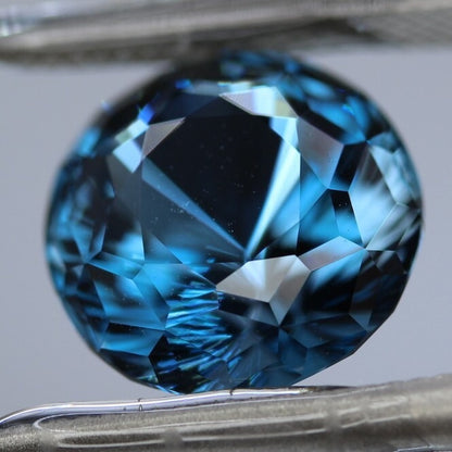 London Blue Topaz (cube-narikar cut) 7.82ct.