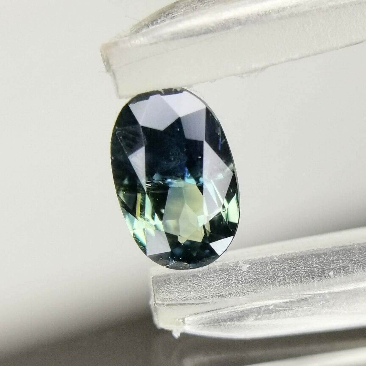 【Trial】Greenish Blue Sapphire 0.271ct / Vietnam