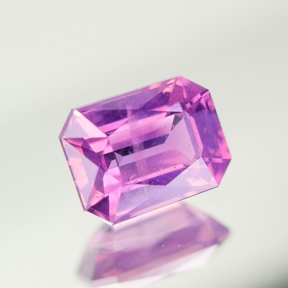 【Trial】“Pink Purple” Un-Heat Sapphire 0.414ct / Madagascar