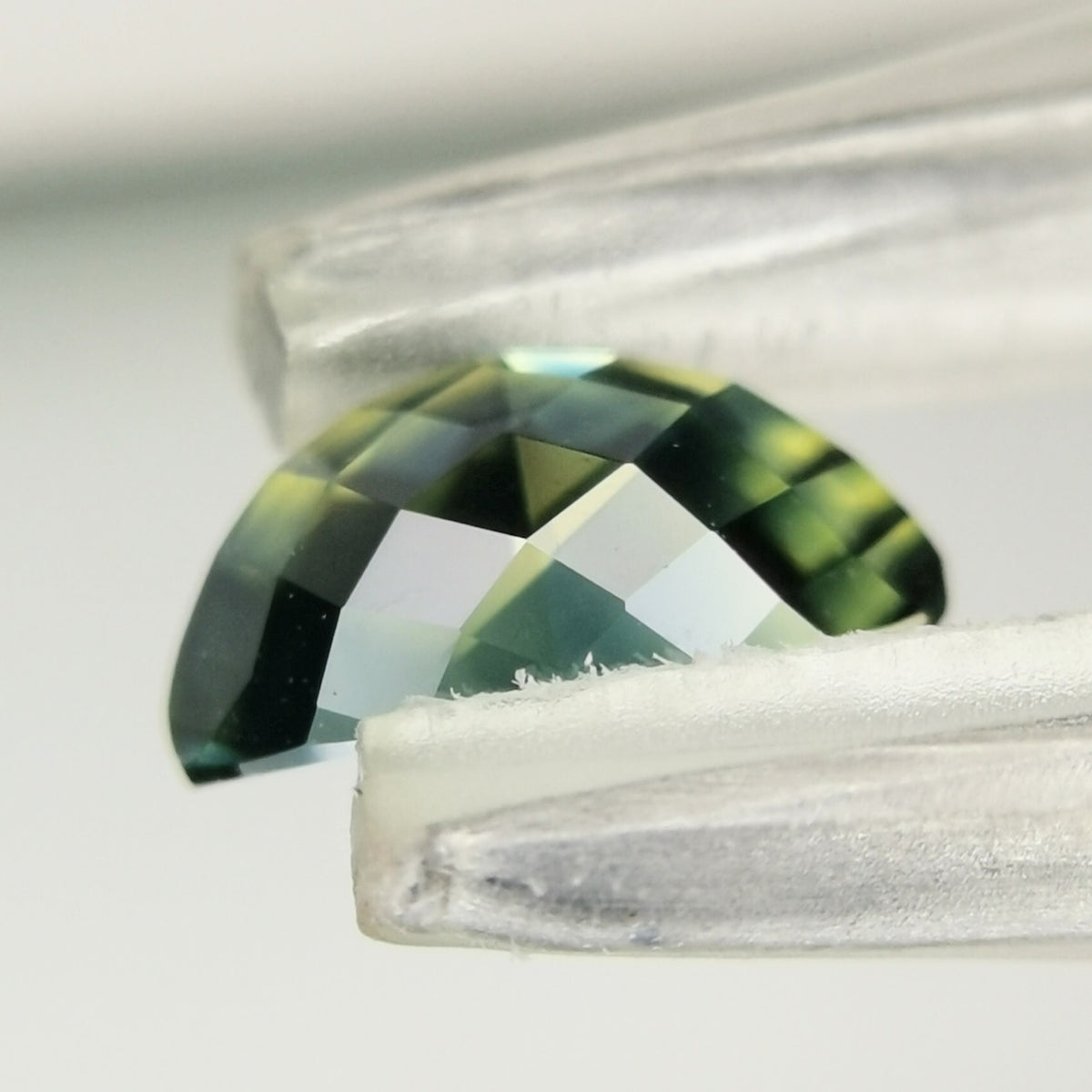 【Trial】“Chess Cut” Parti-Color Sapphire 0.444ct / Nigeria