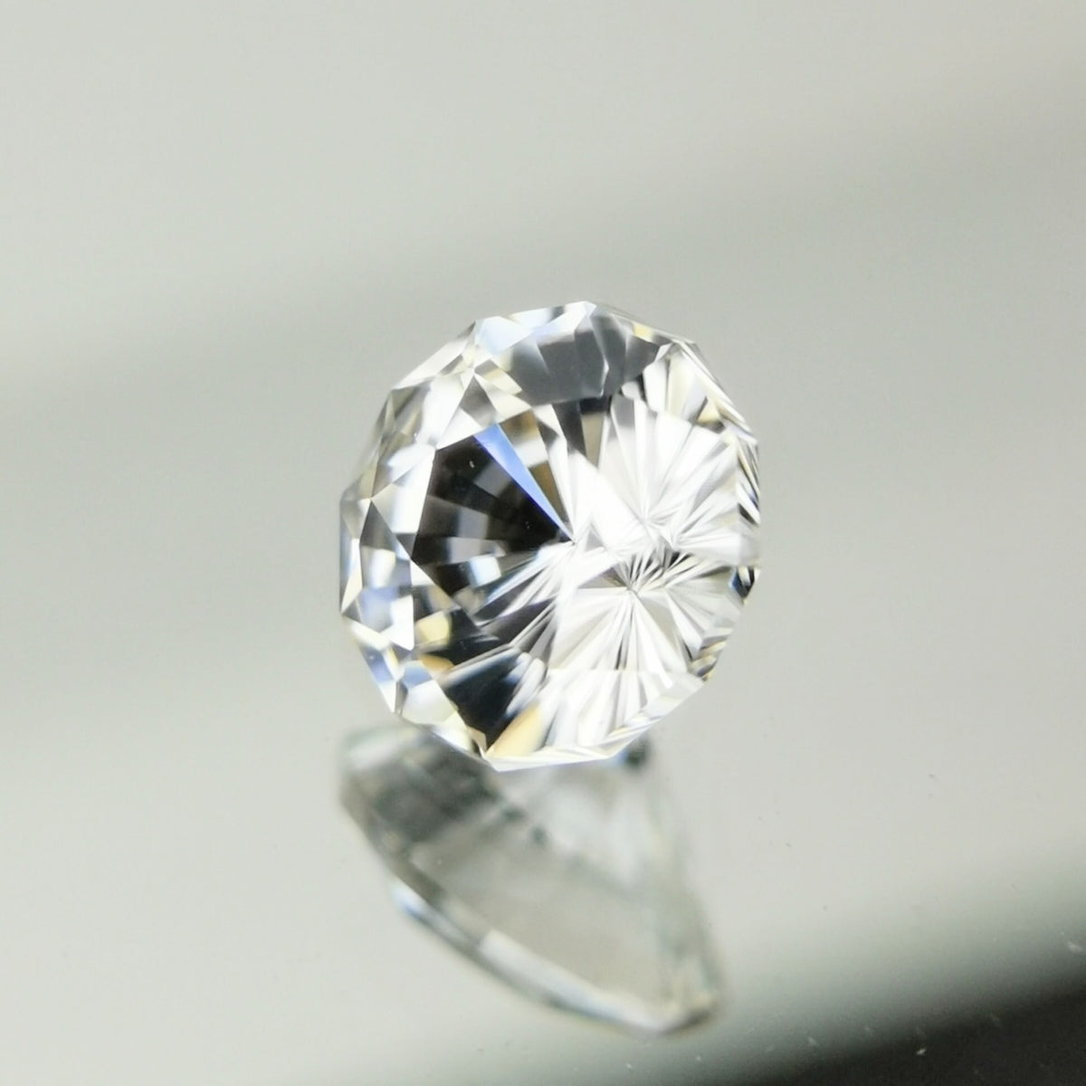 【Trial】“Dodecagon” Colorless Zircon 0.51ct / Cambodia