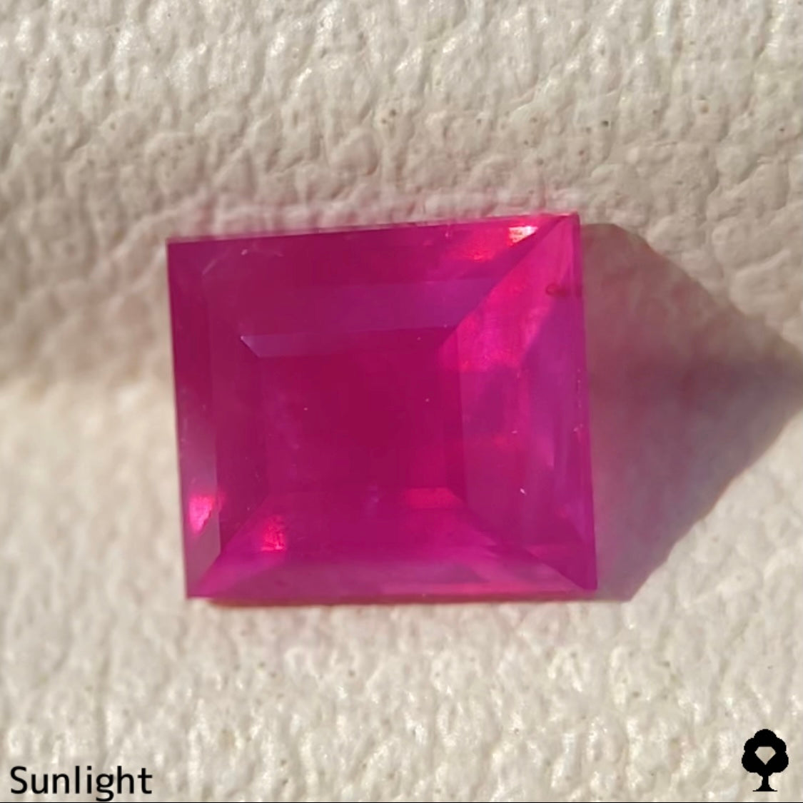 Burmese unheated ruby ​​0.944ct ★ Silky pink, cute, lean and sharp baguette