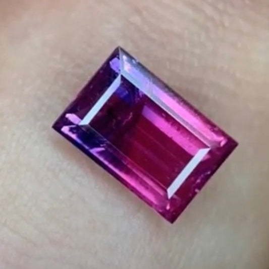 [SOLD OUT] Enjoy a ruby ​​and sapphire in one stone - unheated Windsor 1.059ct