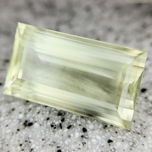 Orthoclase 11.88ct ★ A sacred atmosphere like a temple and an impressive step cut of up to 10ct