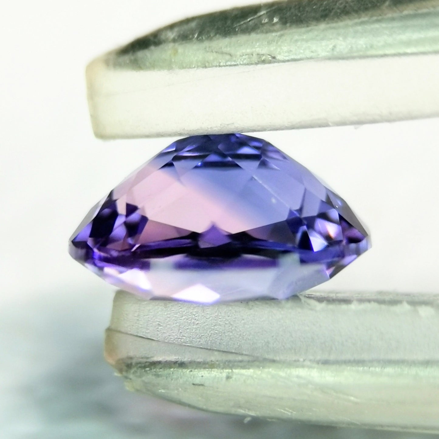 Pinkish Blue Sapphire 0.527ct / Vietnam