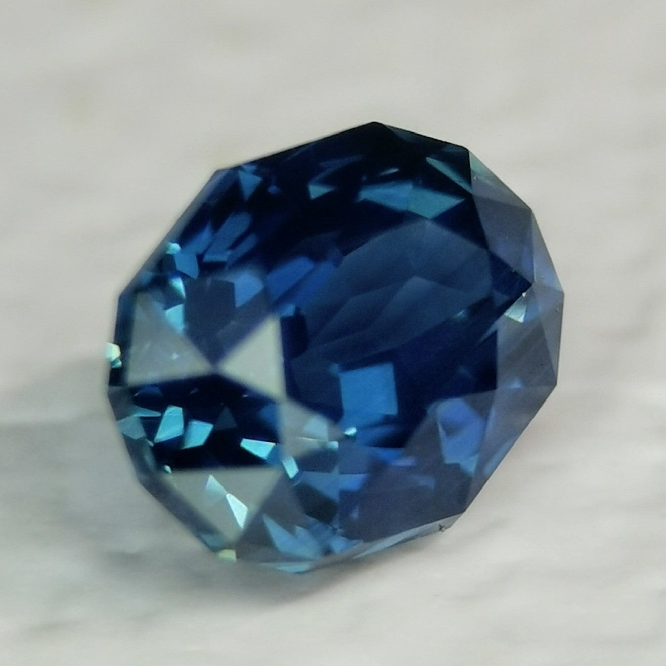 Silky Blue Sapphire 0.409ct / Vietnam