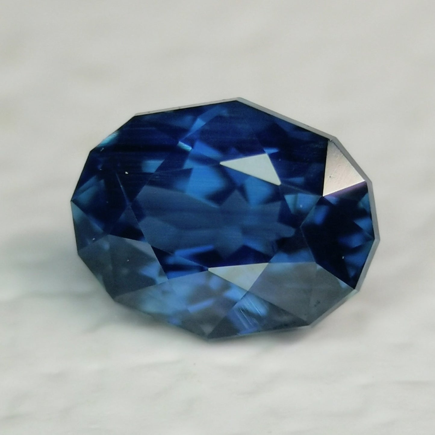 Silky Blue Sapphire 0.409ct / Vietnam